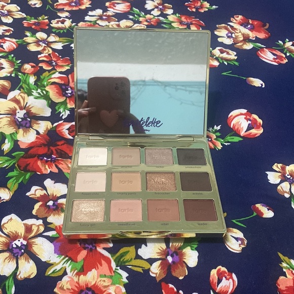 Ike NEW Tarte eyeshadow palette - Picture 3 of 4
